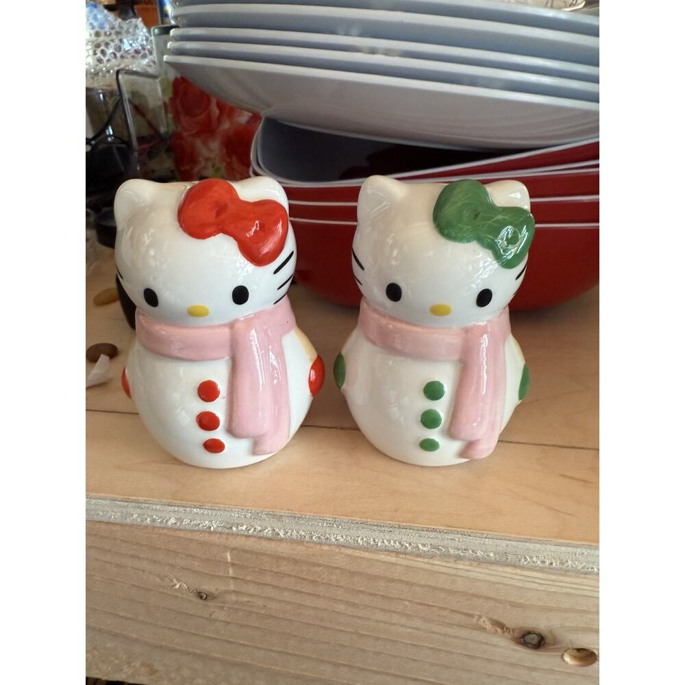 Sanrio Hello Kitty Snowman Ceramic Salt and Pepper Shaker Set